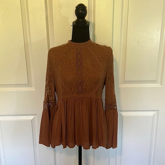 American Eagle boho babydoll blouse with bell sleeves and lace upper & sleeves - Picture 3 of 10